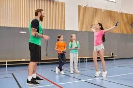 王俊杰27分，三分球9中7；林葳23分。中国男篮有救了